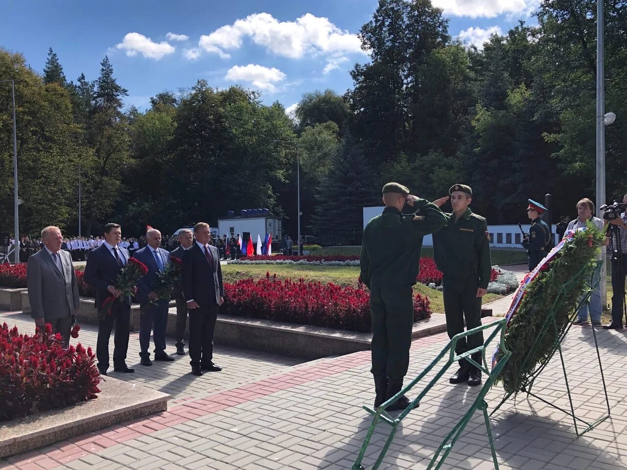 Мемориал жертвам фашизма Курск. Вахта памяти в Знаменской роще. Перезахоронение Деникина 2005. Вахта памяти 2022 Курск.