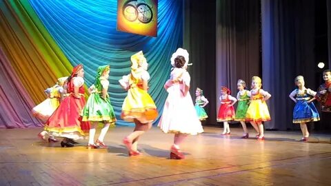 Танец с балалайками в детском