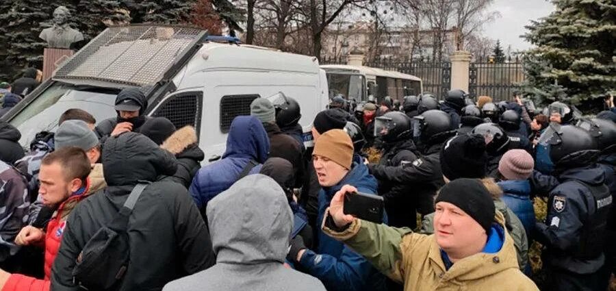 Харьков вышел. Митинг в Харькове. Протесты в Харькове сейчас. Русский митинг в Харькове. Националисты в Харькове.