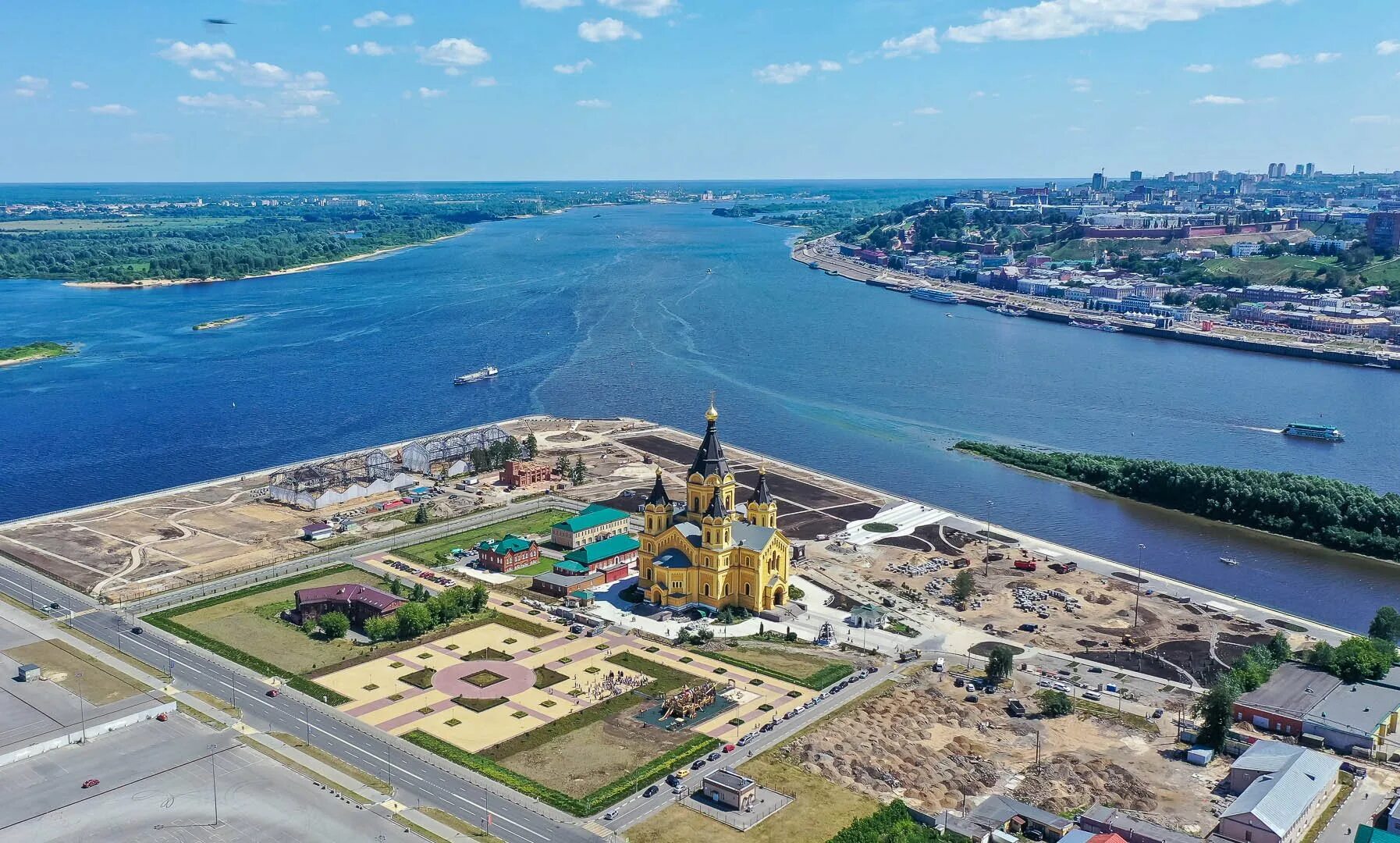 Споры нижнего новгорода. Храм на стрелке в Нижнем Новгороде. Стрелка Нижний Новгород 2022.