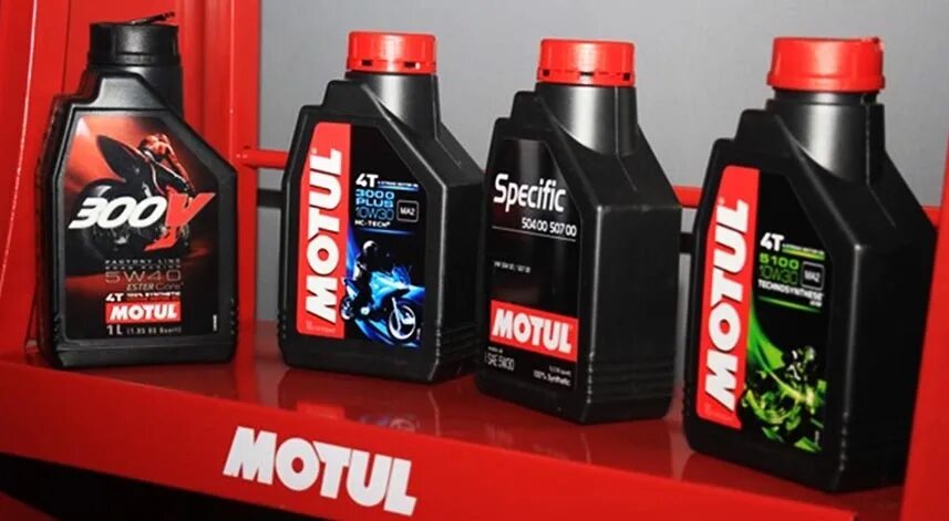 Motul канистра. Motul. Motul производство. Мотюль логотип. Motul производство.