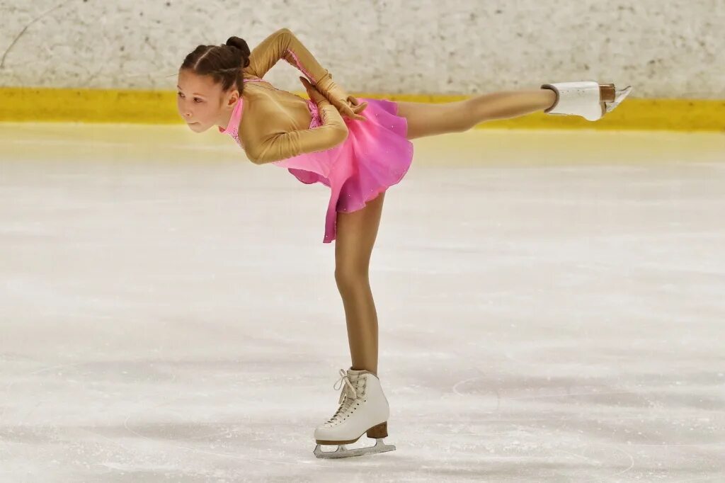 Камила валиева в 8 лет. Камила валиева фигурное катание 2022. Фигурное катание красноярск 2021. Саша трусова фигурное катание 2022. Пируэт оренбург.