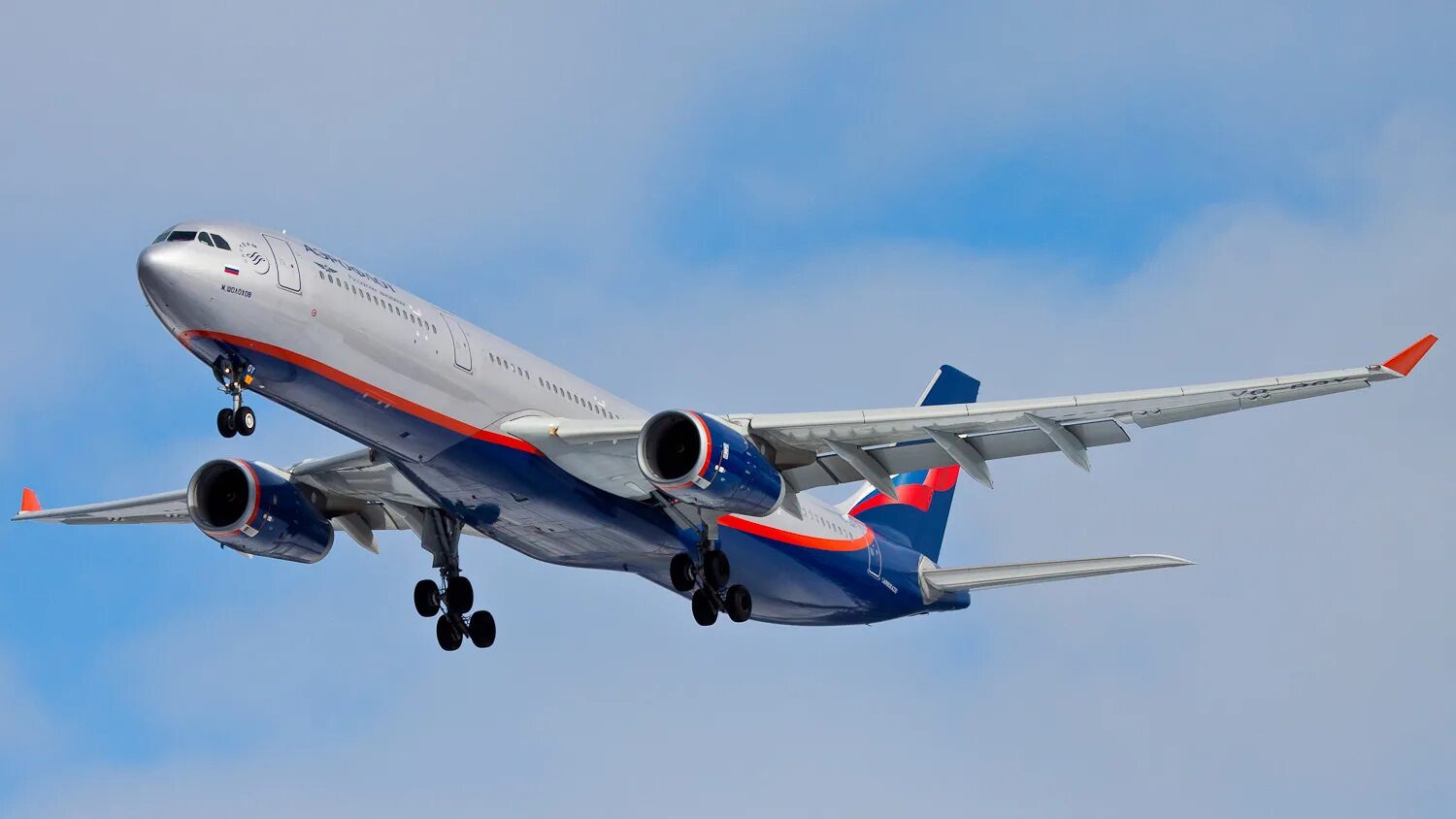 Airbus a330 пассажирские самолёты синий. Аэробус а330 Аэрофлот. Ил 96 Трансаэро. Airbus a330-343.