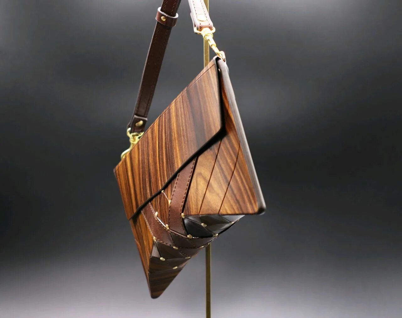 Деревянная сумочка клатч. Деревянные клатчи сумки. Деревянный клатч. Деревянная сумочка клатч. Клатч с деревянными боками.