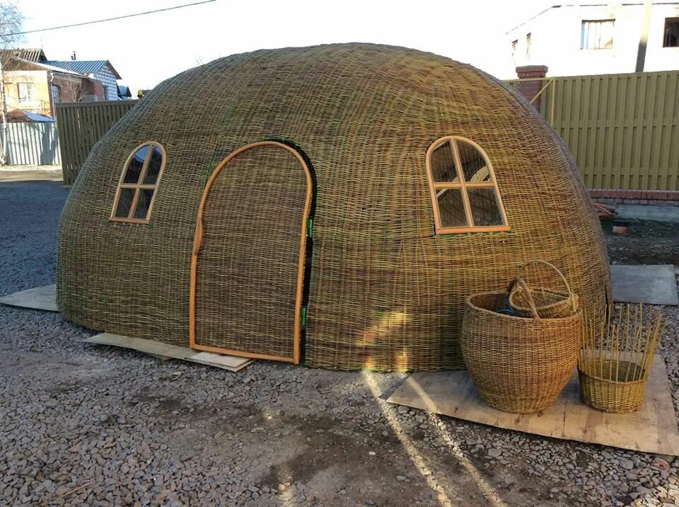 Домик из прутьев. Дом из прутьев. Беседка из прутьев. Дом из прутьев. Домик из веток.