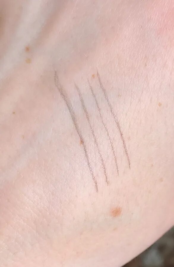 Divage microblading brow marker. Divage стойкий маркер для бровей с эффектом microblading.