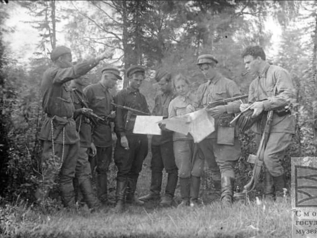 Партизаны в строю. Партизаны 1941 Смоленской. Партизанский отряд в Приднестровье 1943. Партизанские отряды 1941 г. Партизанский отряд на Смоленщине.