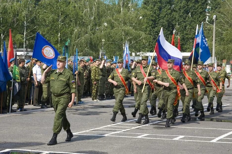 В белгороде пройдут. Патриотический клуб белгород. плац в адлере военно-патриотический. военно патриотический символ белгорода. в белгороде много военных.