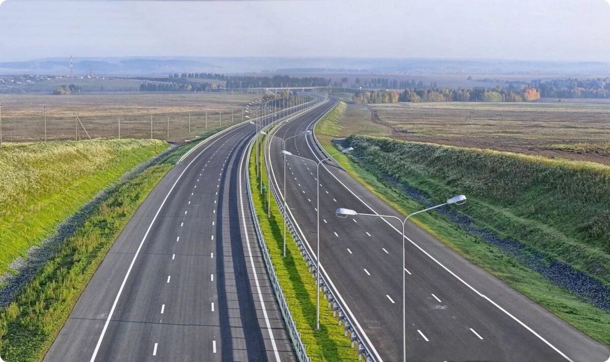 Автобан трасса в России. Венгрия автомагистраль м6. Автомагистраль с разделительной полосой. Трасса м5 Великобритании. Дорога шоссейного типа как называется
