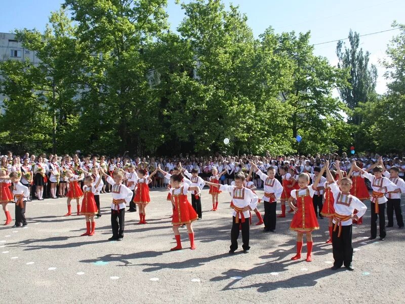 Фото школы севастополь. 23 Школа Севастополь поле. Школа 58 Севастополь. Севастополь школа 55 фото. 35 Школа Севастополь.