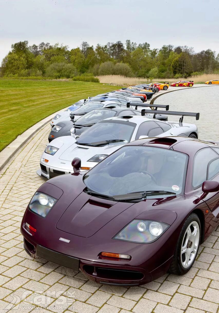 Спокойные машины. MCLAREN f1. Макларен ф1 машина. MCLAREN f1 LM. Макларен спорткар f1.