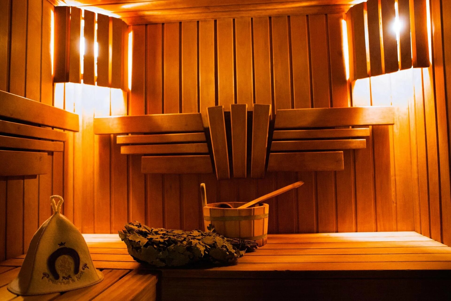 Баня с бассейном. Парная в финской бане. Дизайн бани. Чита мир саун бассейны. Финская сауна.