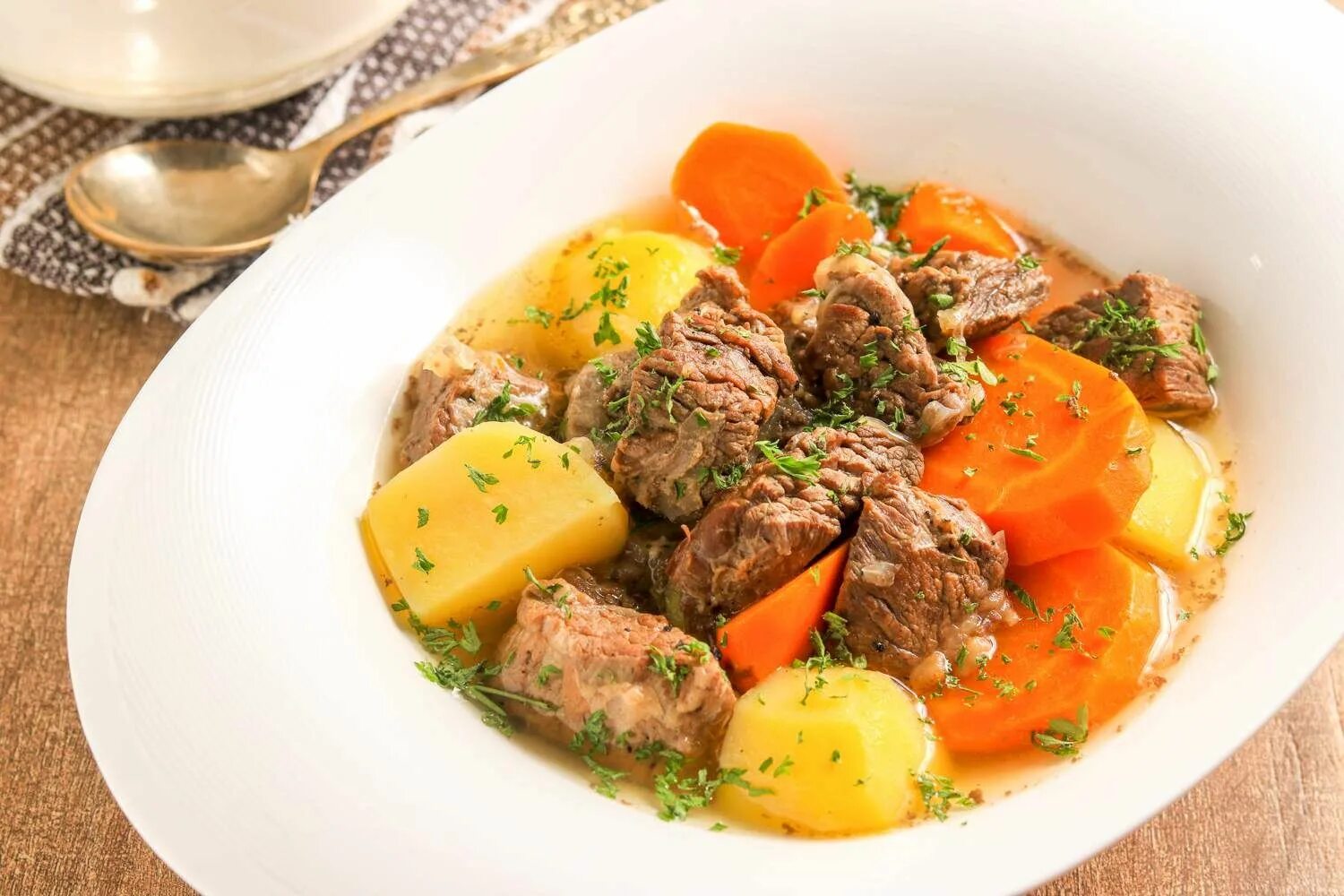 Рагу ди Монтоне - рагу из баранины. Crockpot Lamb Stew. Брунсвикское рагу. Мясо с овощами. Ужин из свинины и картошки