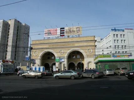 Добрынинская сколько выходов