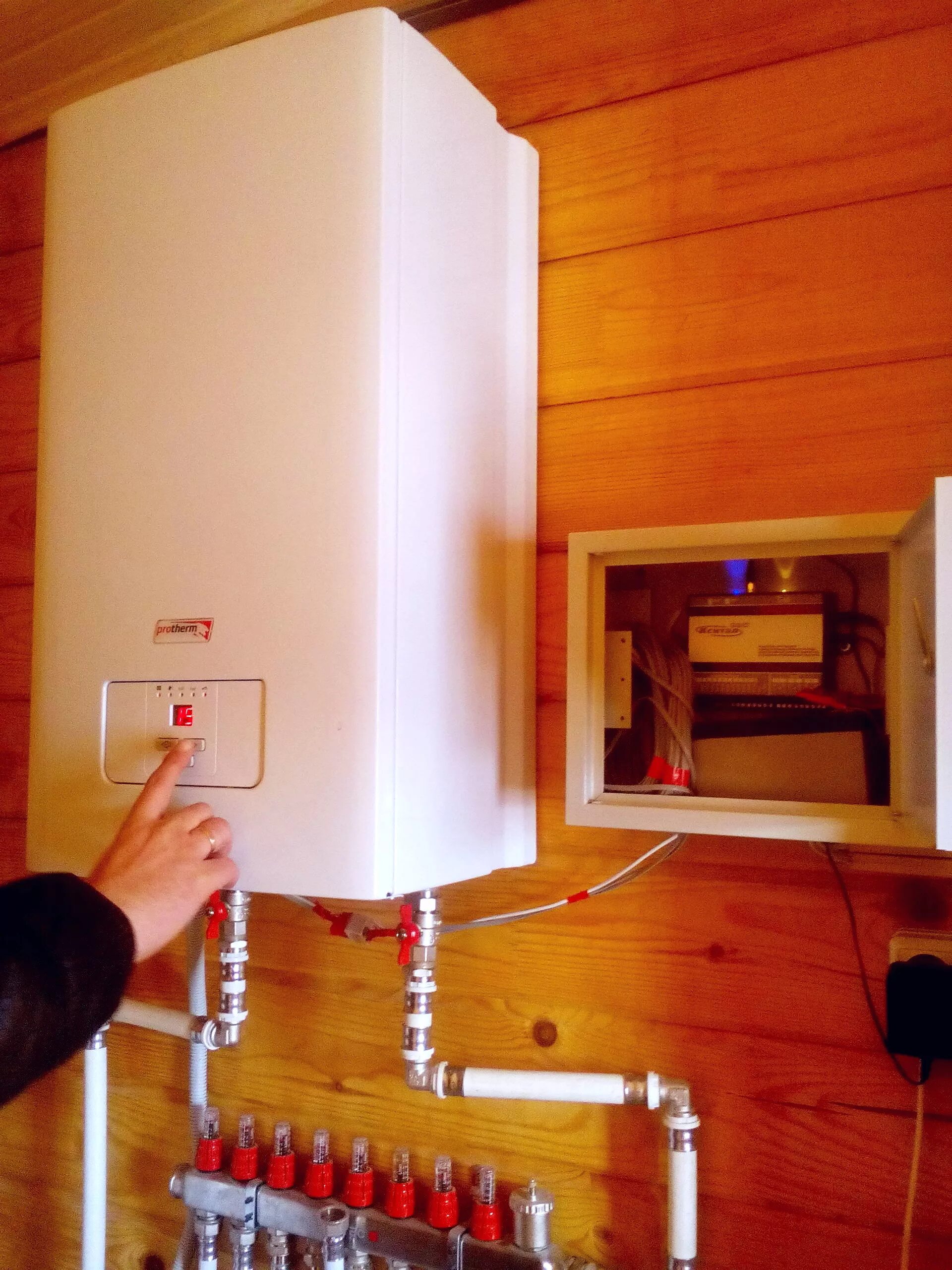 турбированный котел. Viessmann vitodens 100-w 24квт. котел газовый настенный vaillant turbofit 242/5-2. турбированная газовая колонка вега. котел vaillant turbotec plus 322/5-5.