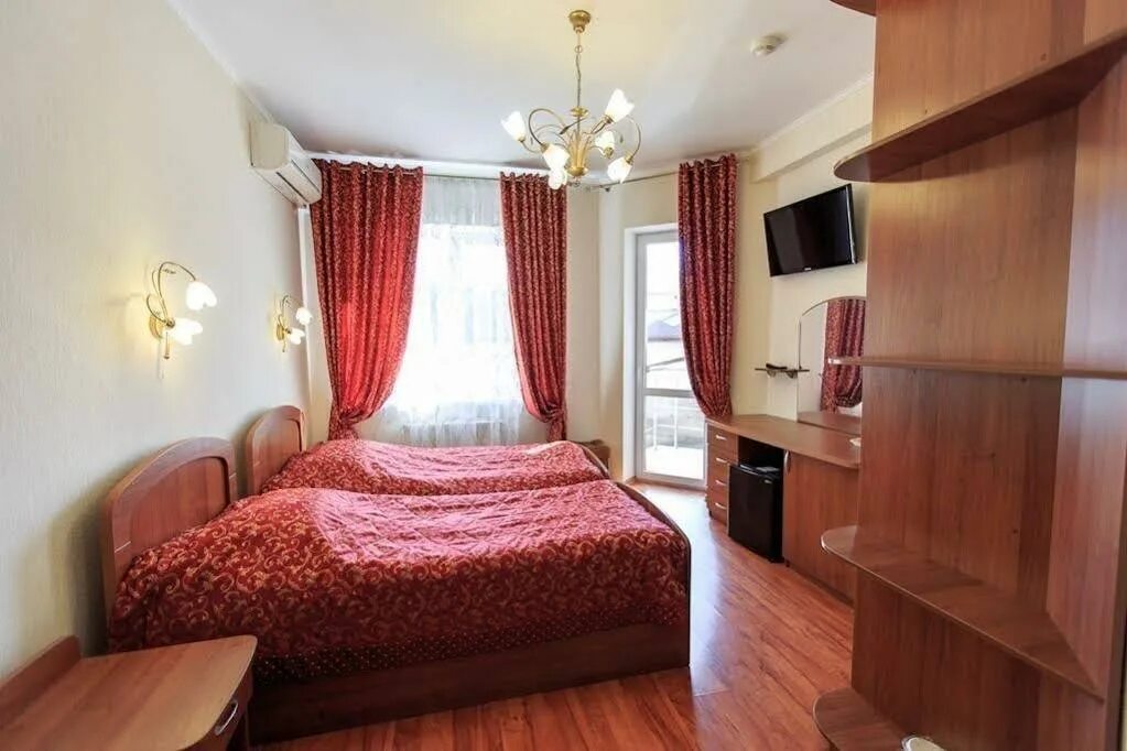 Отели в сочи комнаты. Отели в сочи комнаты. Green house сочи. Гостевой дом four rooms сочи. Сочи гостевой дом мардлен.