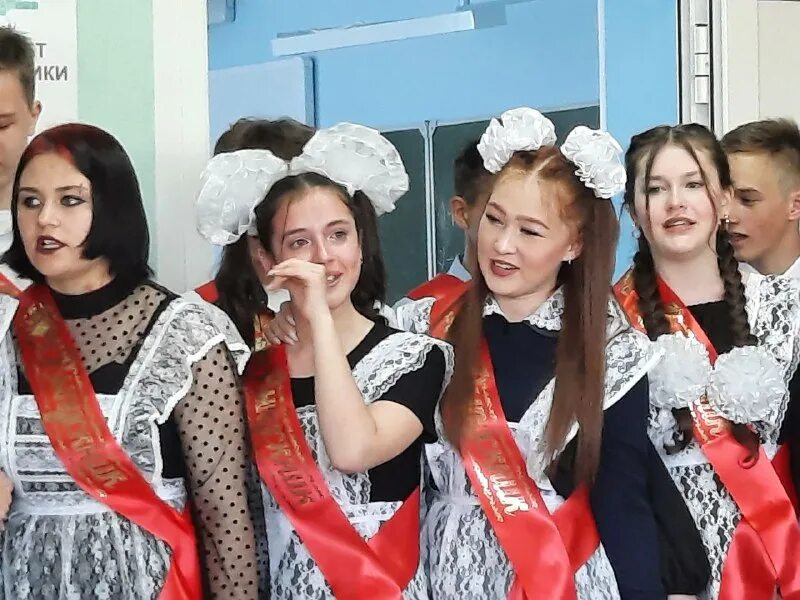 песня 9 класс молчит звонок. девятый класс молчит звонок. текст песни белый вальс. девятый класс ноты. гимназия 2 кирово-чепецк 9а класс.