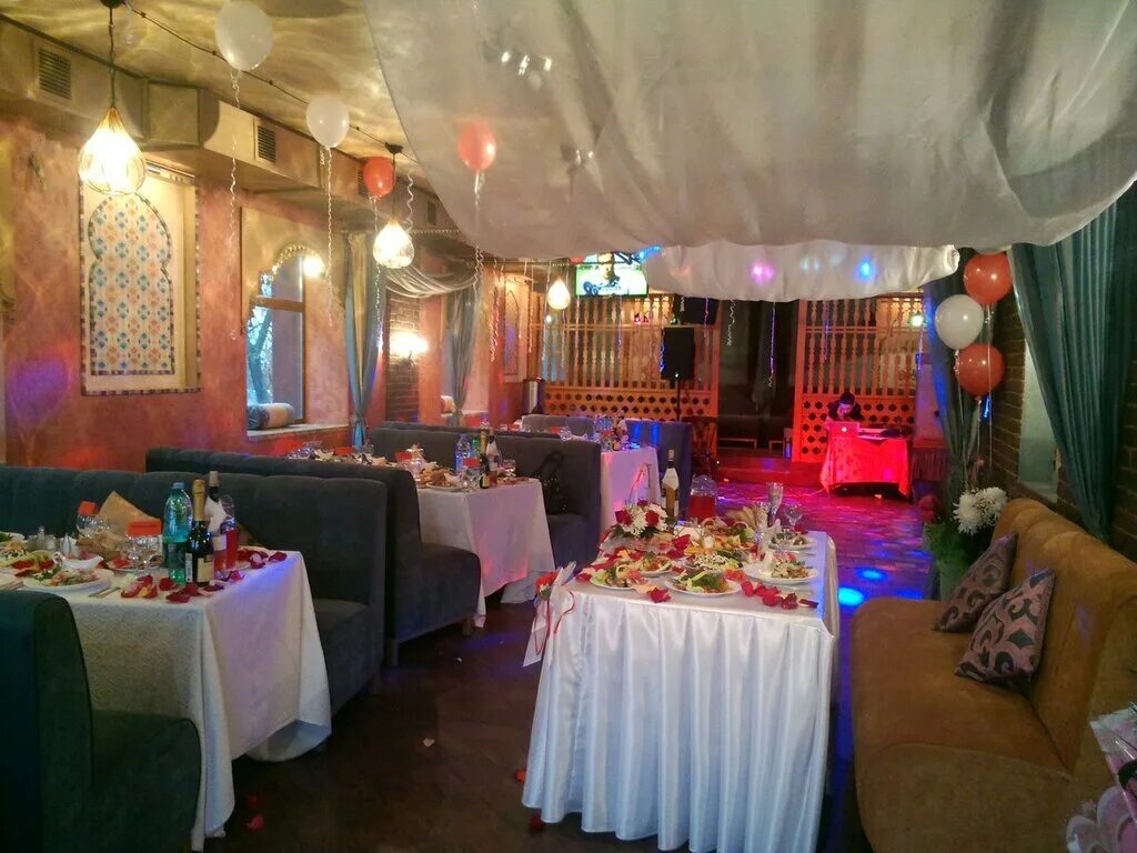 Кафе амиго зеленый город. Амиго кафе красноярск березовка. Шеленговский антон энгельс. Ресторан амиго пермь. Амиго, пермь, улица мира.