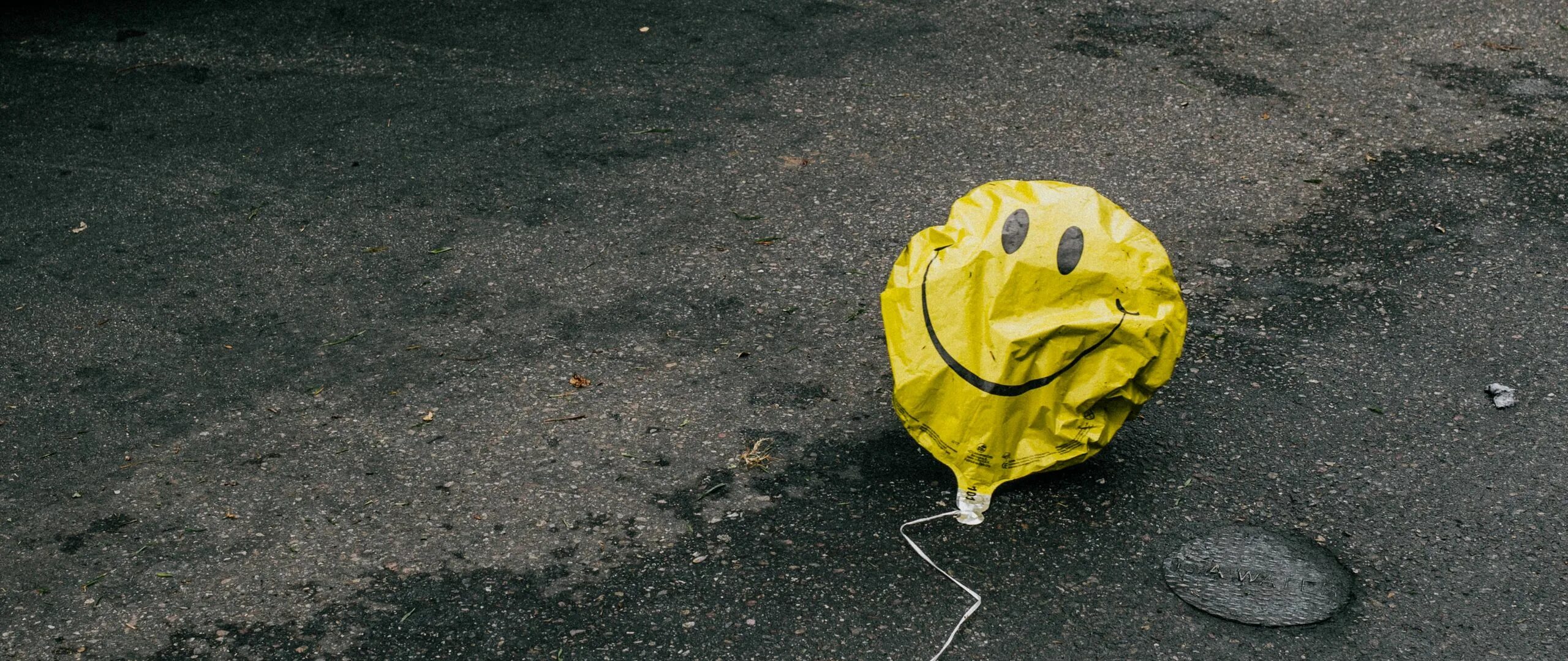 Сдутый шарик. Сдутый шарик. Ненадутый воздушный шарик. Сдутый шарик воздушный желтый. Шарик не надутый.