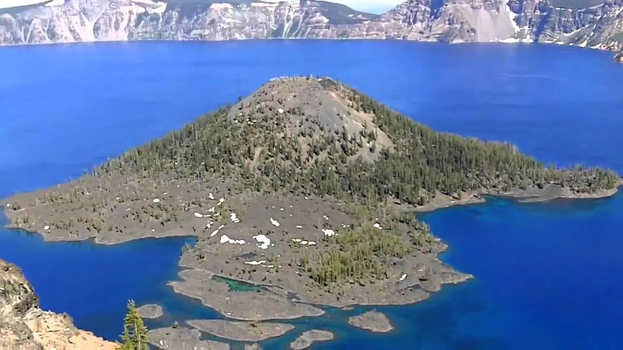 The world deepest lake is lake. Озеро Кламат Орегон. Голубая водоросль высокогорное озеро Кламат в США.. Кратер-Лейк, округ Кламат, штат Орегон. Где находится озеро Крейтер.
