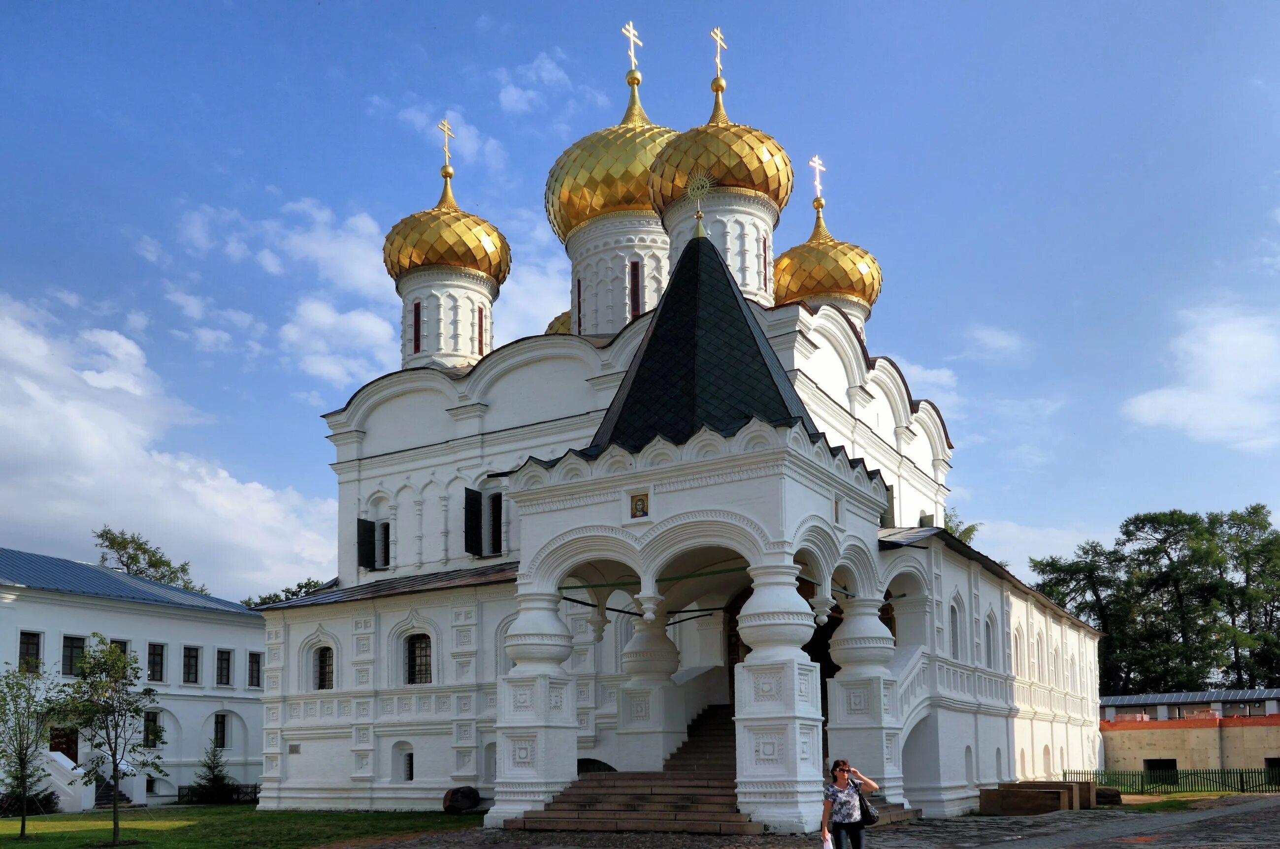 Свято-Троицкий Ипатьевский монастырь в Костроме. Троицком соборе Ипатьевского монастыря в Костроме.