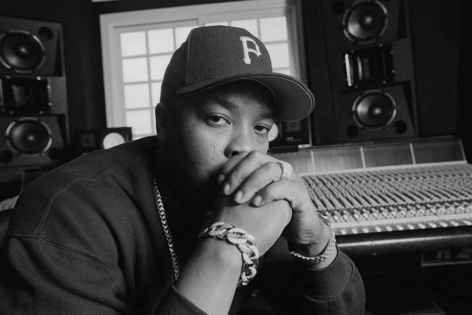 Исполнитель nelly. Hhfg. Big sean bounce back. Nelly. Большой рэп песни.