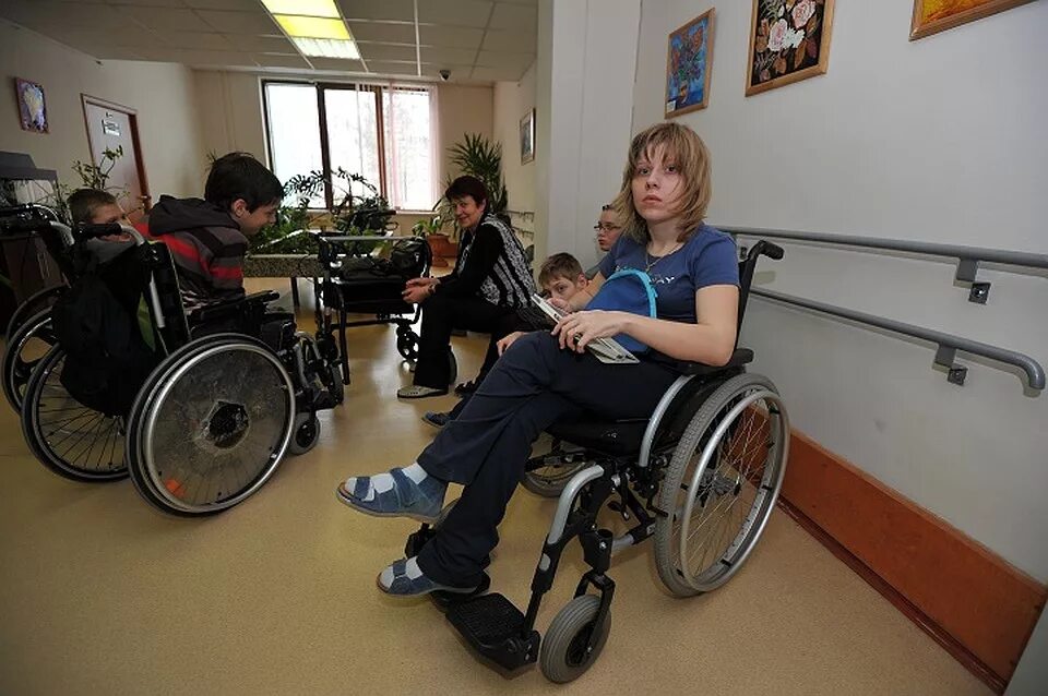 Дети инвалиды спортсмены. Дети инвалиды. Адаптивный спорт для инвалидов. Школа для инвалидов колясочников. Дети колясочники.
