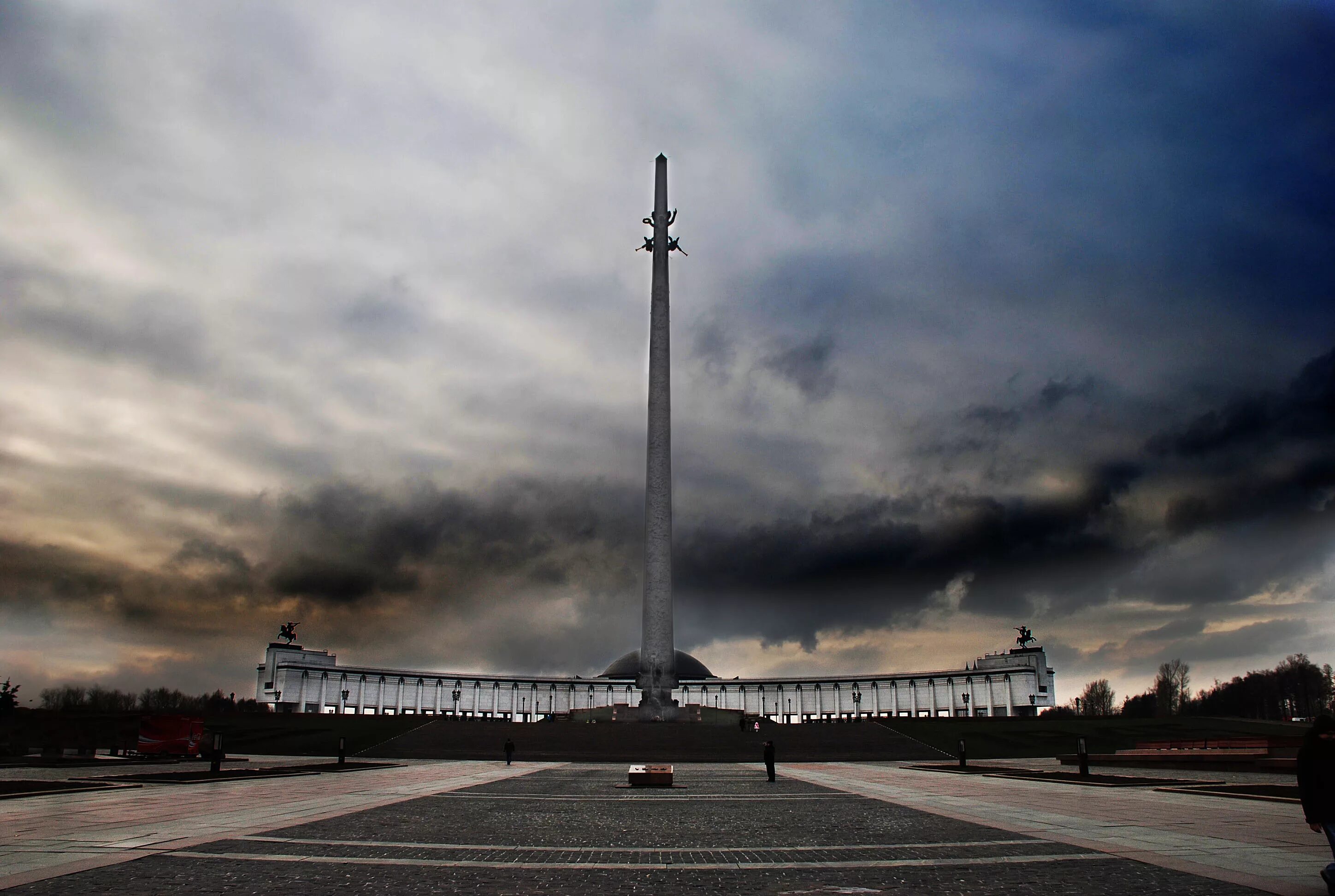 Поклонная гора москва входная площадь фото. Москва мемориальный комплекс Поклонная гора. Парк Победы на Поклонной горе Москва. Мемориал Победы на Поклонной горе в Москве. Монумент Победы Москва Поклонная гора.