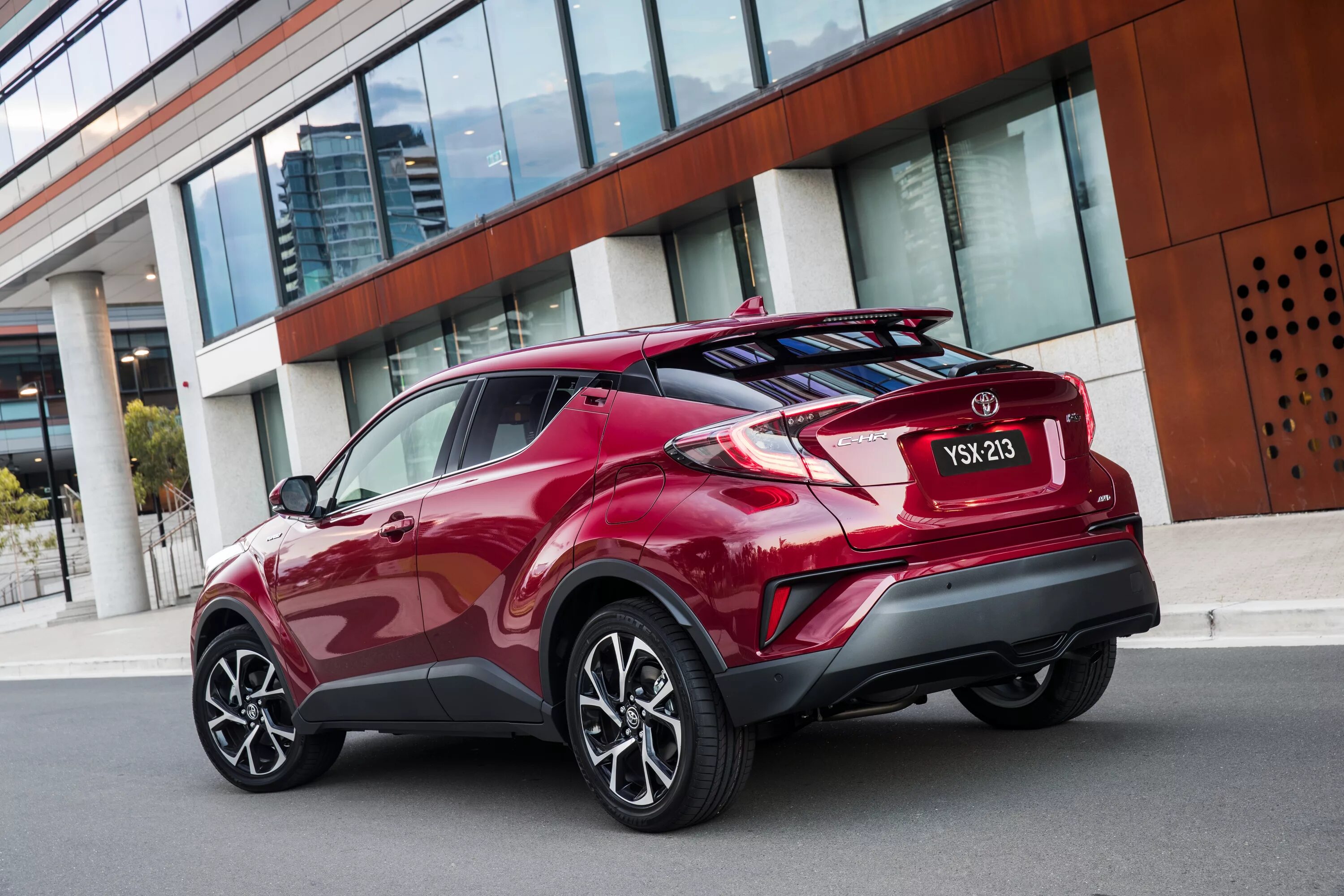 Новый авто тойота цены. Toyota Chr 2017. Toyota c-HR 2018. Toyota c-HR 2017. Toyota c-HR 2019.