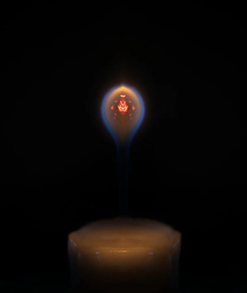 Горящая свеча гаснет в закрытой пробкой. Потухшая свеча. Погасшая свеча. Свеча потухла. Угасающая свеча.