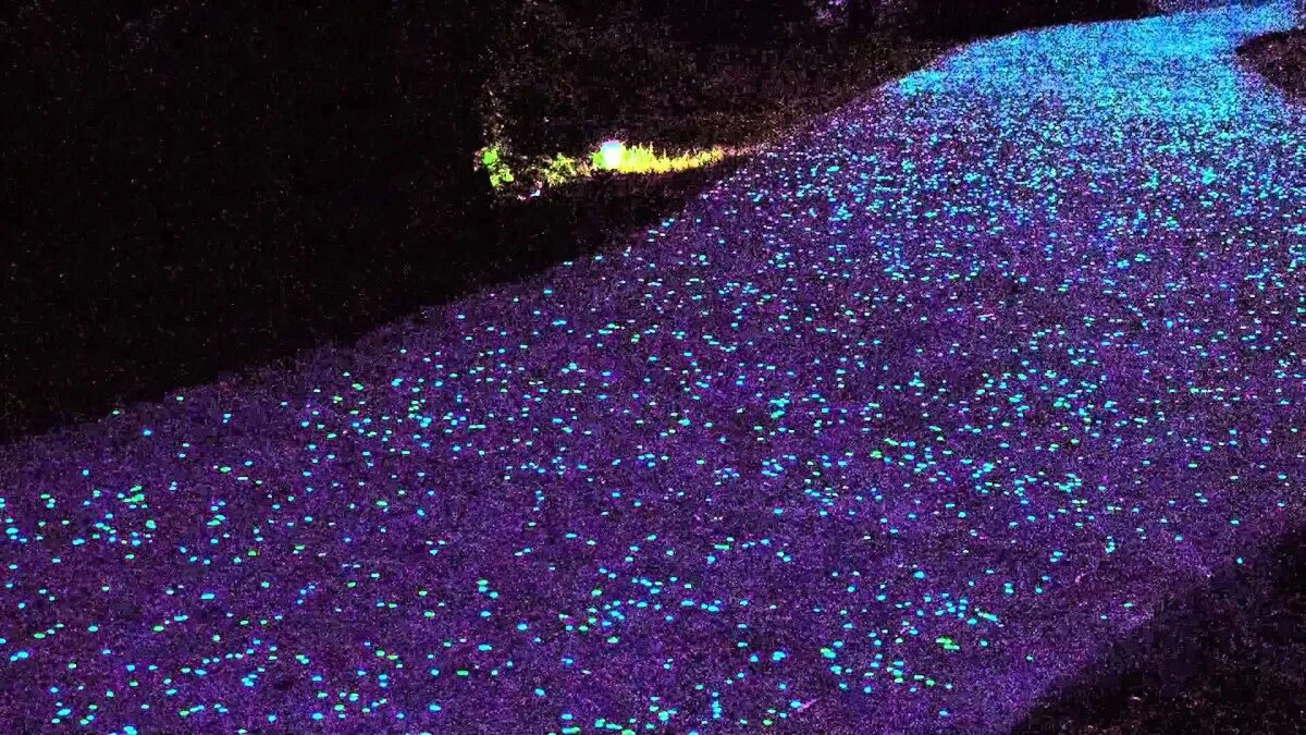 Светящиеся камни Core Glow. Фосфорная дорожка. Дорожка из светящихся камней. Флуоресцентная дорожка. Материал сверкающий в темноте