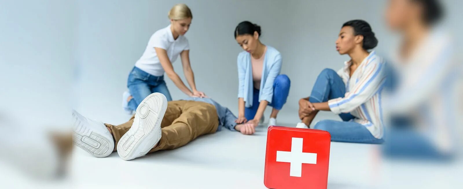 Первая помощь. Aid course. Aid course. First aid course. Первая помощь фотобанк.