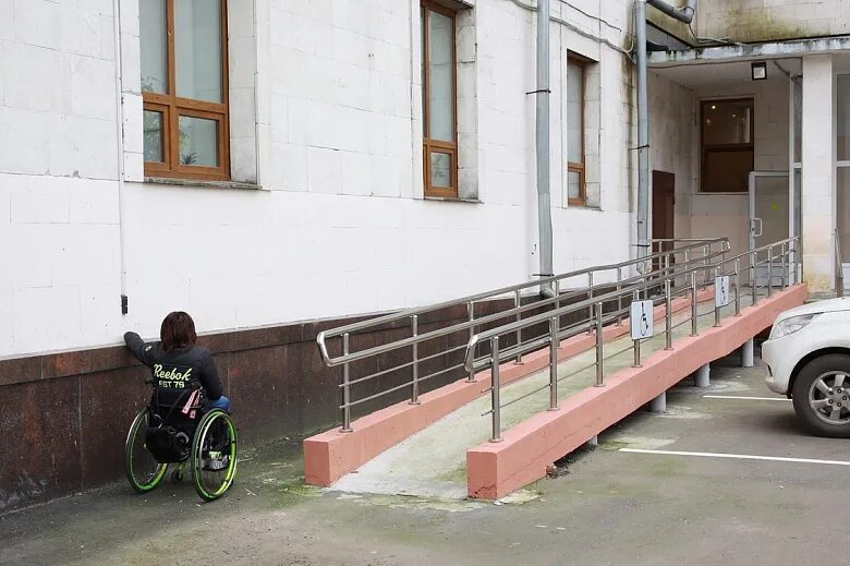 Театр доступная среда. Пандус для инвалидов. городская среда для инвалидов.