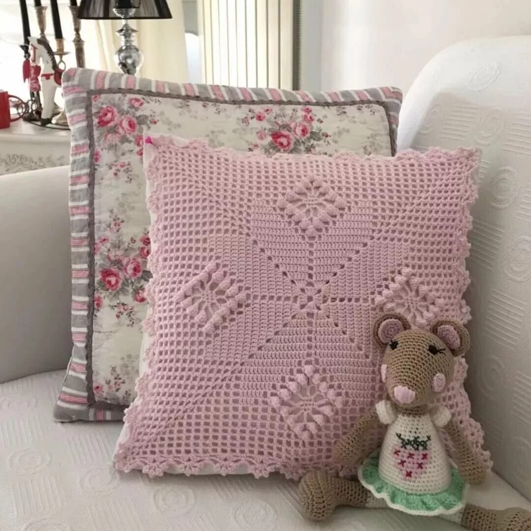 диванные подушки крючком. вязаные подушки. вязаные наволочки. декоративные наволочки крючком. вязаные подушки.