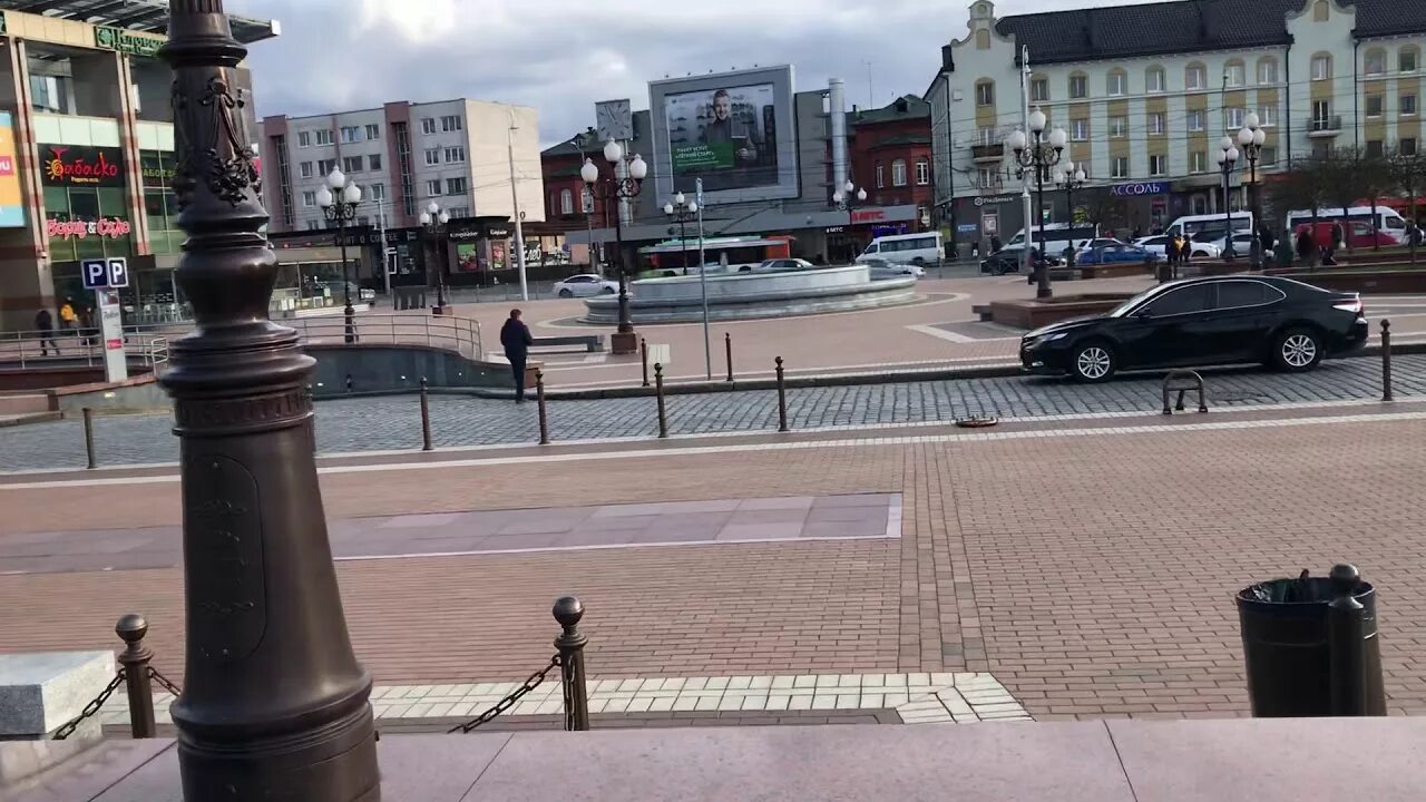 Площадь победы калининград 2000. Ленинский проспект калининград площадь победы. Ул уральская калининград пересечение с советским проспектом. Калининград, площадь победы, д. Авария на победе калининград.