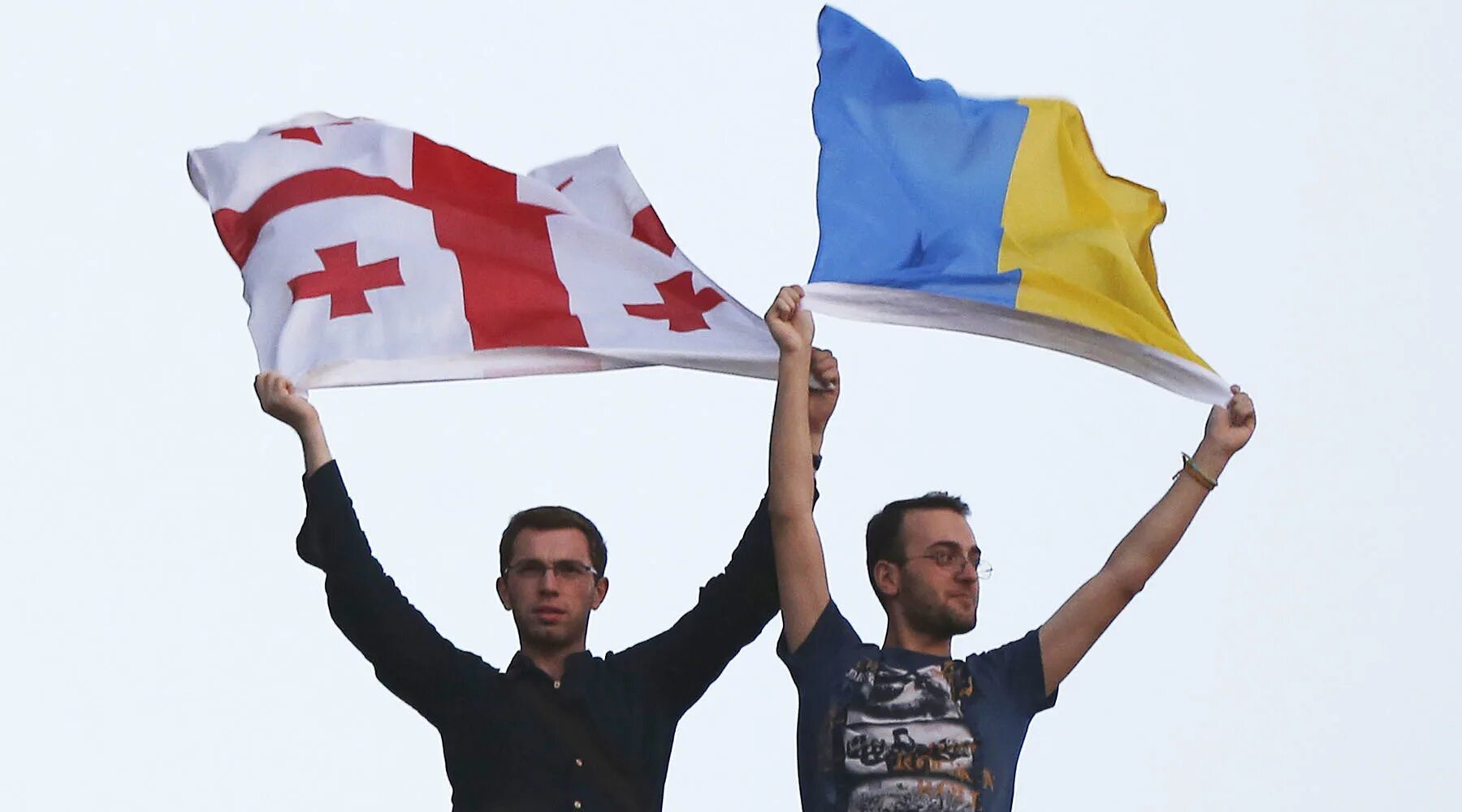 Грузия и мир. Флаг Украины и Грузии. Грузия и Украина. Дружба Грузии и Украины. Россия Украина Грузия.