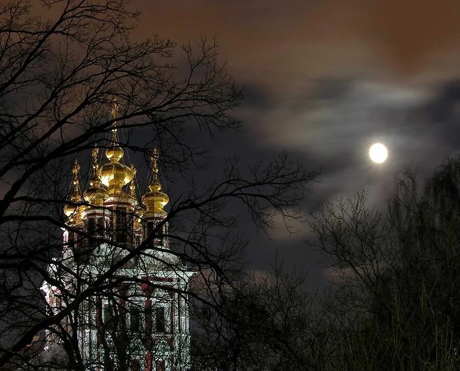 Церковь ночью. Церковь вечером. Ночь Луна Церковь.