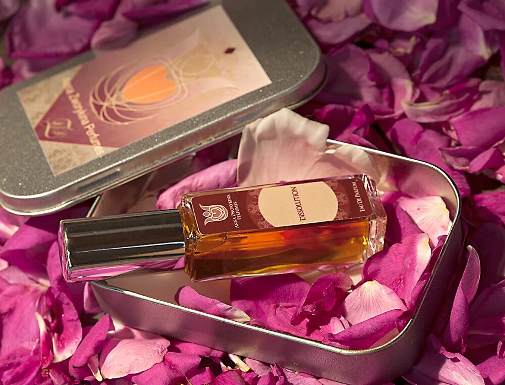 Clive christian духи набор. Парфюм в подарок. Парфюмерная вода serge dumonten miss dumonten. Александр маквин киндом. Коробка подарок для мужчины.