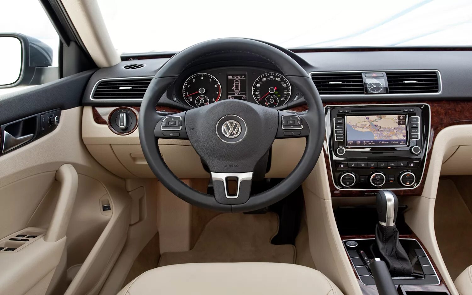 Куплю пассат автомат. VW Passat b7 Interior. VW Passat b7 2012 Interior. Фольксваген Пассат 2012 салон. VW Passat b7 1.4 TSI.