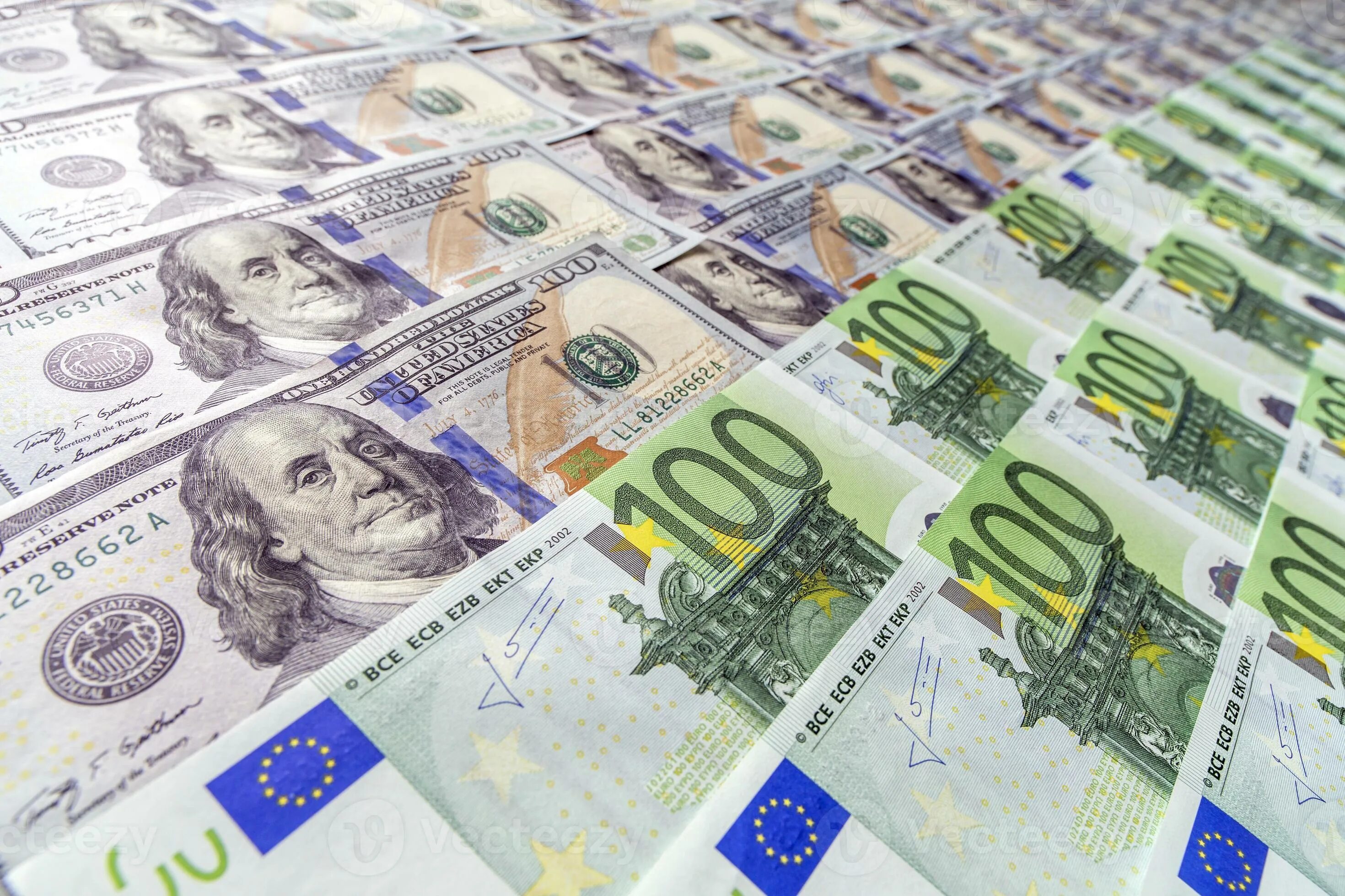 Иностранная валюта. Доллар и евро. Деньги евро доллары. Купюры евро и доллара. Соответствующая иностранная валюта