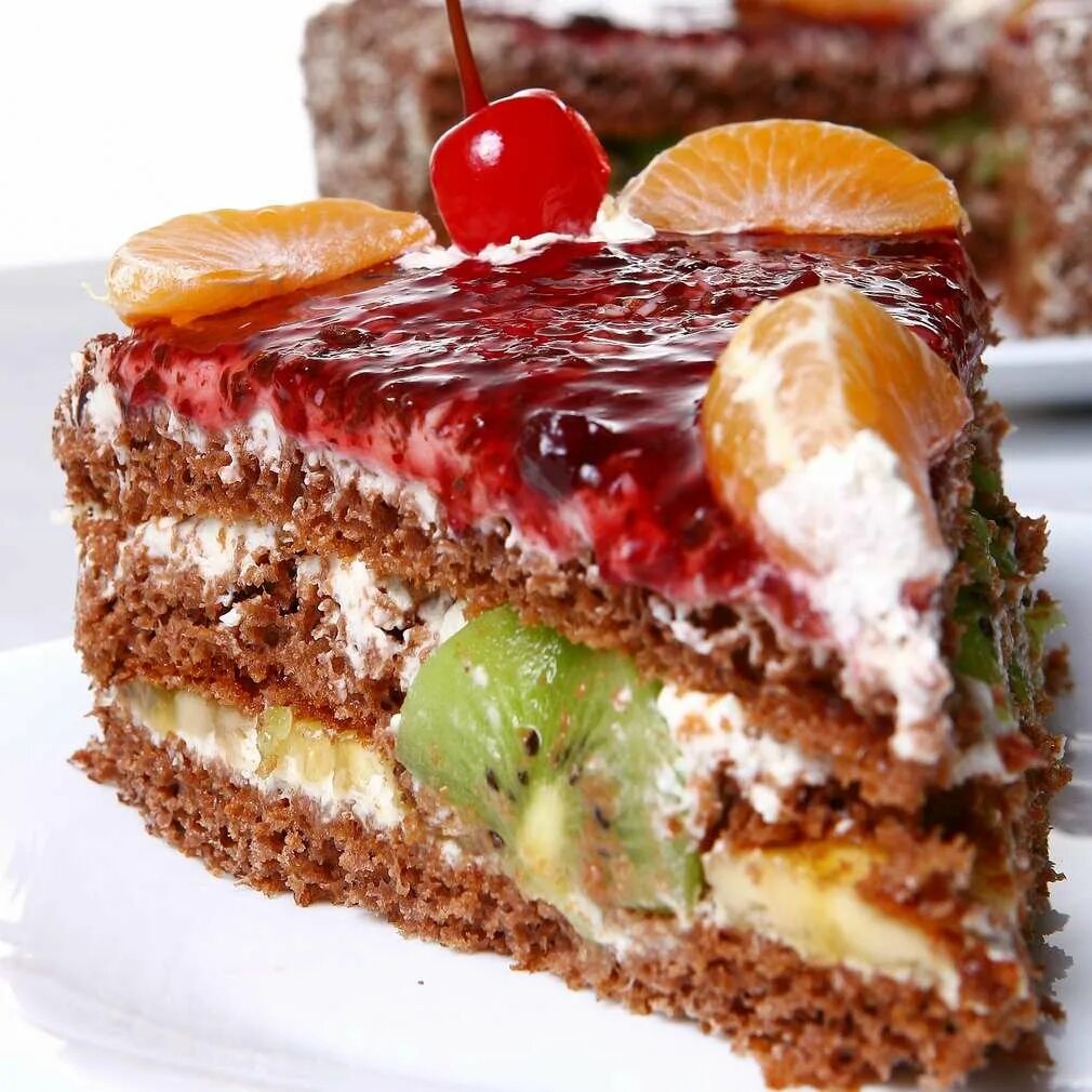 Торт получается вкусным. Торт с фруктами. вкусный фруктовый торт. торт фруктовый бисквитный. аппетитный тортик.