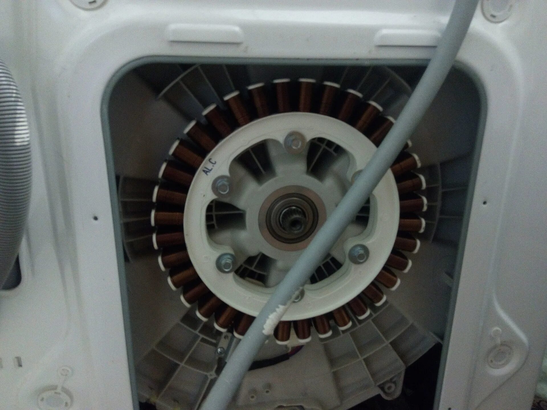 Таходатчик стиральной машины LG. Стиральная машина LG WD 101 92 C 3 5 кг показать таходатчик. Машинка LG без таходатчика. Ремонт таходатчика в стиральной машине LG.