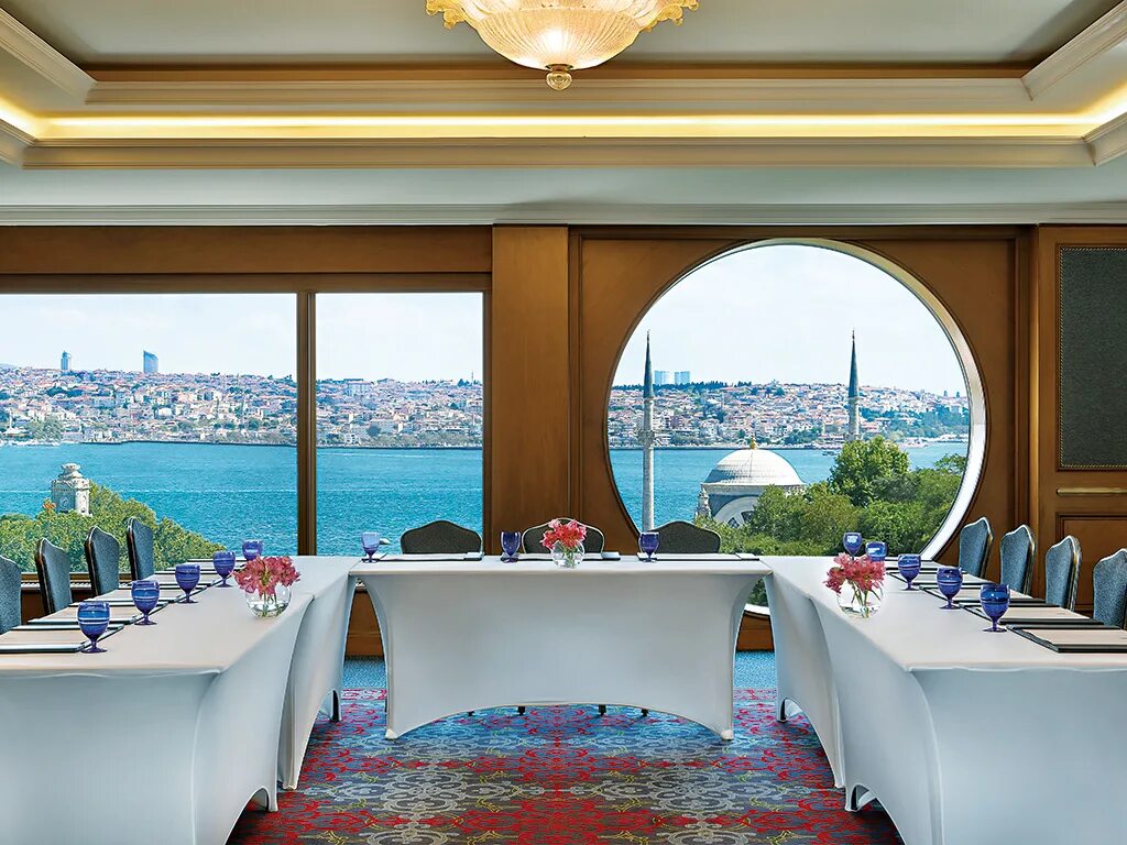 Сайт отелей стамбула. Ритц Карлтон Стамбул. Турция отель Ритц Карлтон. Отель Ритц в Стамбуле. Стамбул Ritz Carlton ресторан.