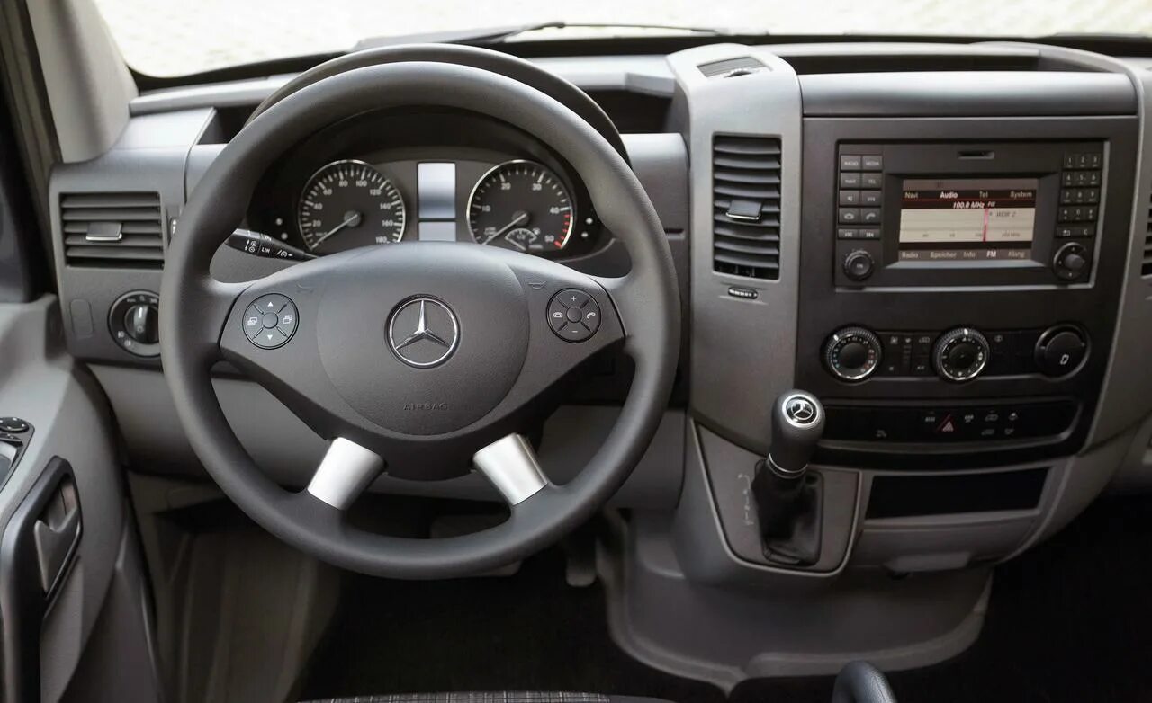 Панель sprinter. Mercedes sprinter 906 салон. w906 sprinter салон. mercedes sprinter 2008 салон. мерседес спринтер 906.