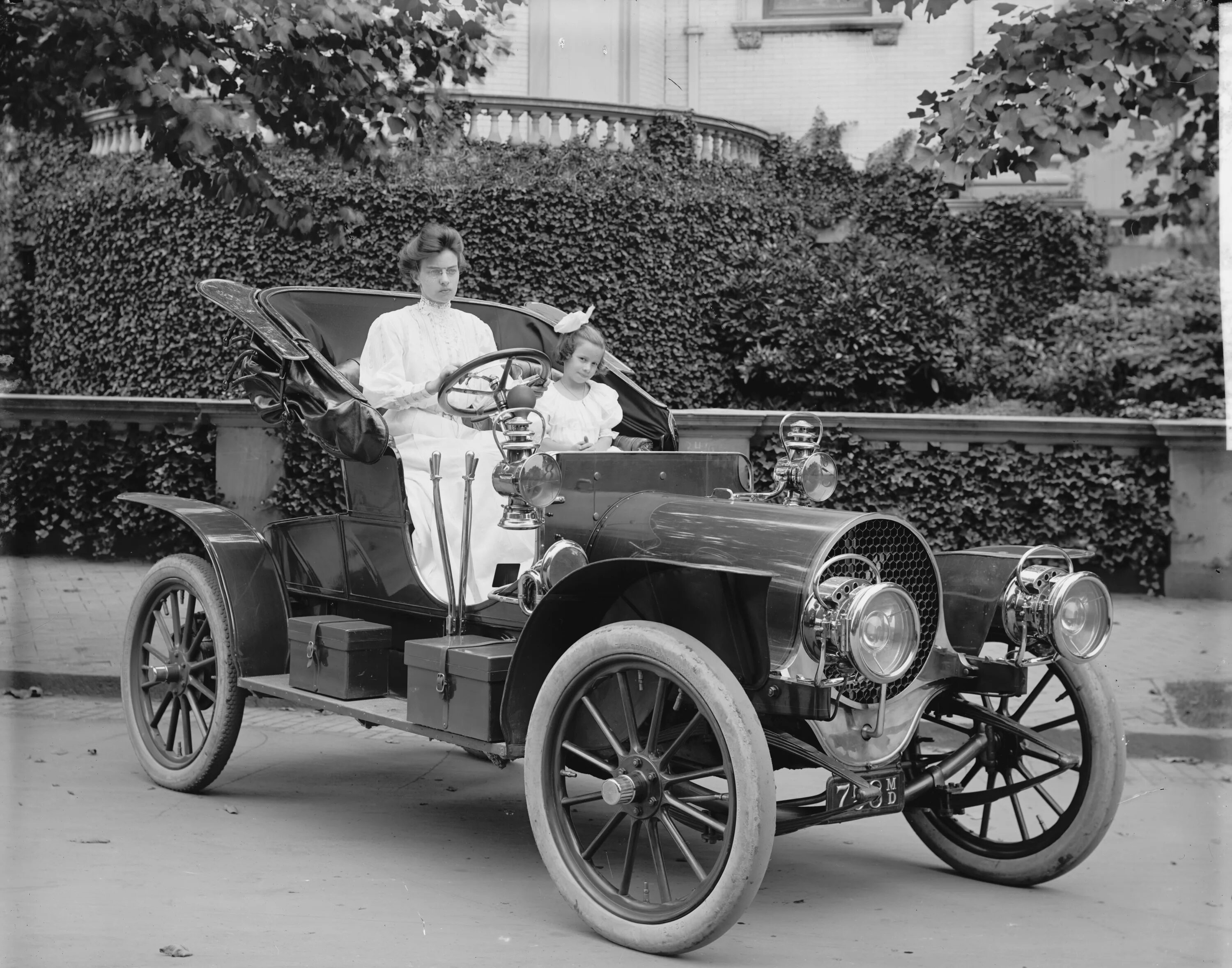 Первый автомобиль в москве. Mercedes Benz 1910. Автомобиль Franklin 1912г. Автомобиль Форд 1910 года.