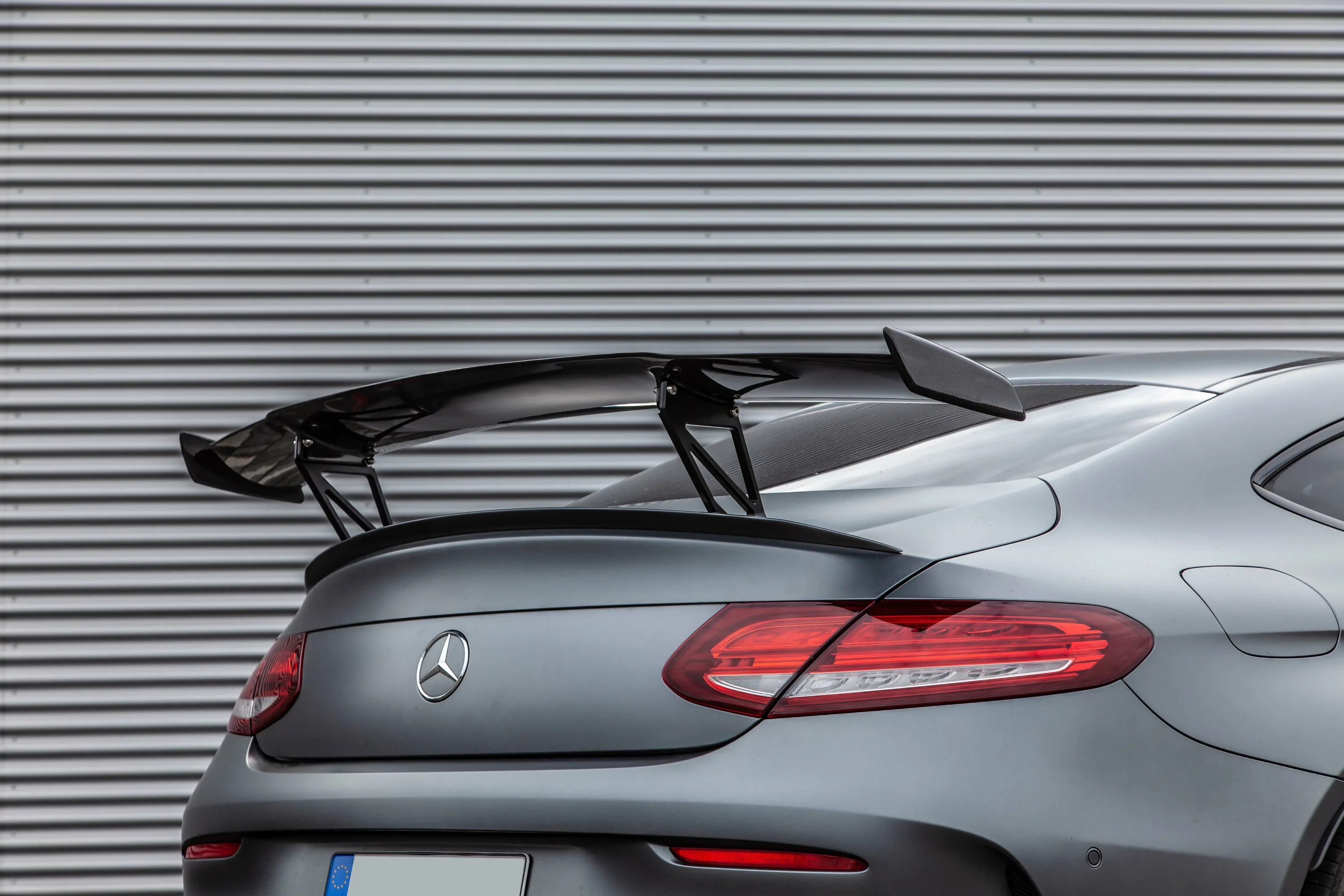 Спойлер ducktail mercedes c class w204. W204 coupe. Спойлер mercedes gla x156. Спойлер w212. Спойлер amg.