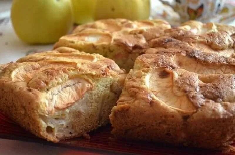 Испечь шарлотку с яблоками в духовке пышную. Пышный яблочный пирог. шарлотка пышная с яблоками. пышный яблочный пирог в духовке. шарлотка пышная с яблоками в духовке.