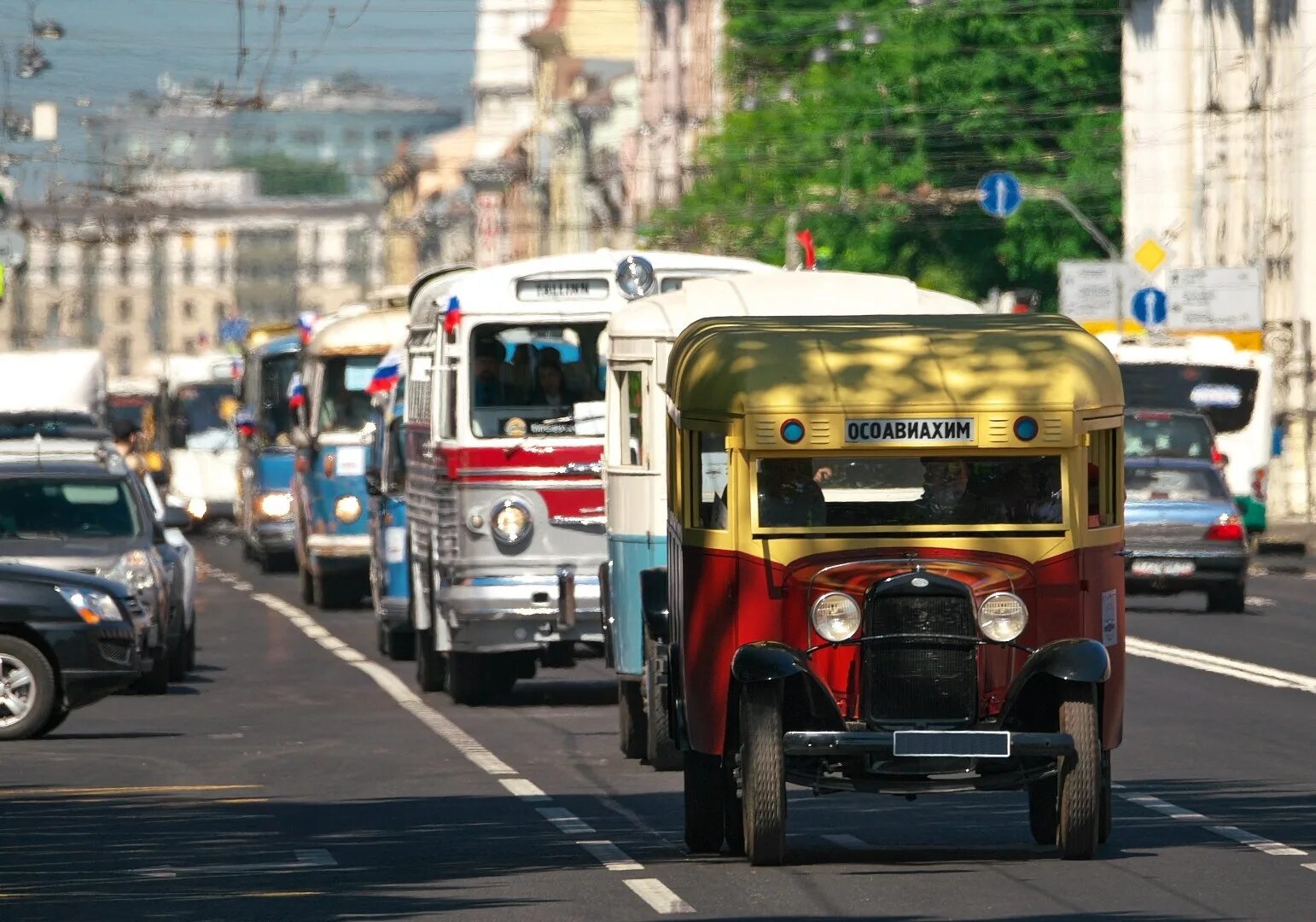 Ретро парад москва. Парад ретротранспорта Петербург. Ретро парад СПБ. Ретропарад 2022 Москва. Ретро транспорт.