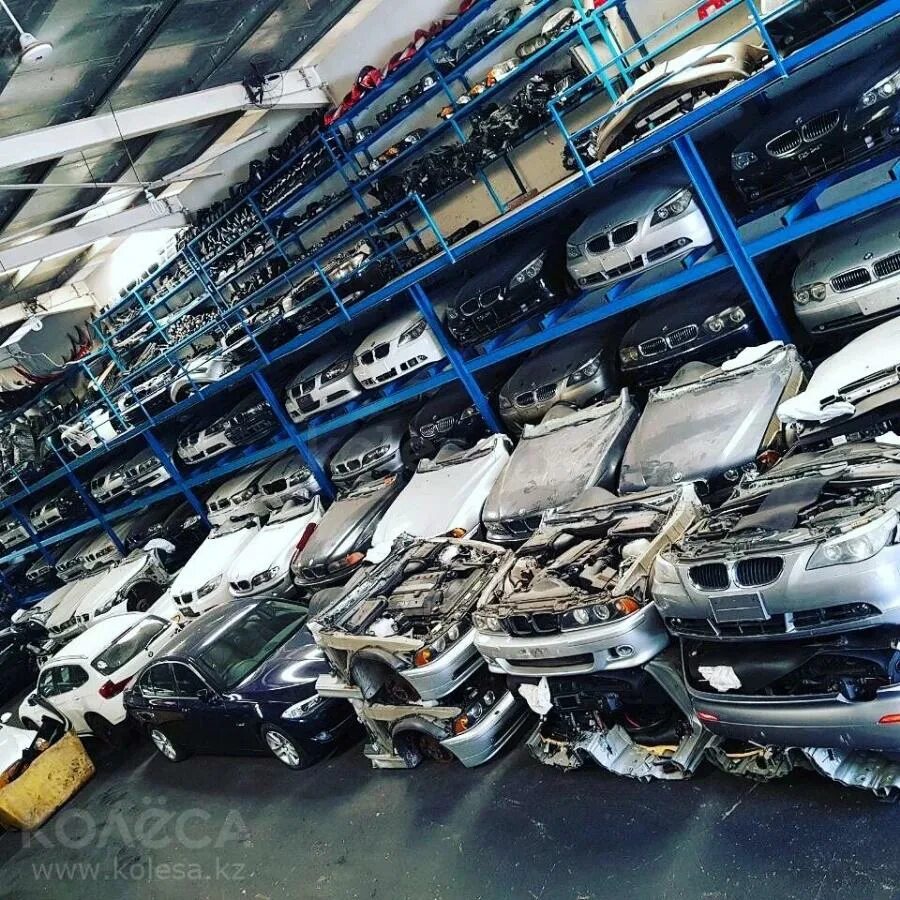 Авторазборка машина. Авторазборка иномарок. Автомобиль в разборе. Автозапчасти японских авто. Авторазборка машина.