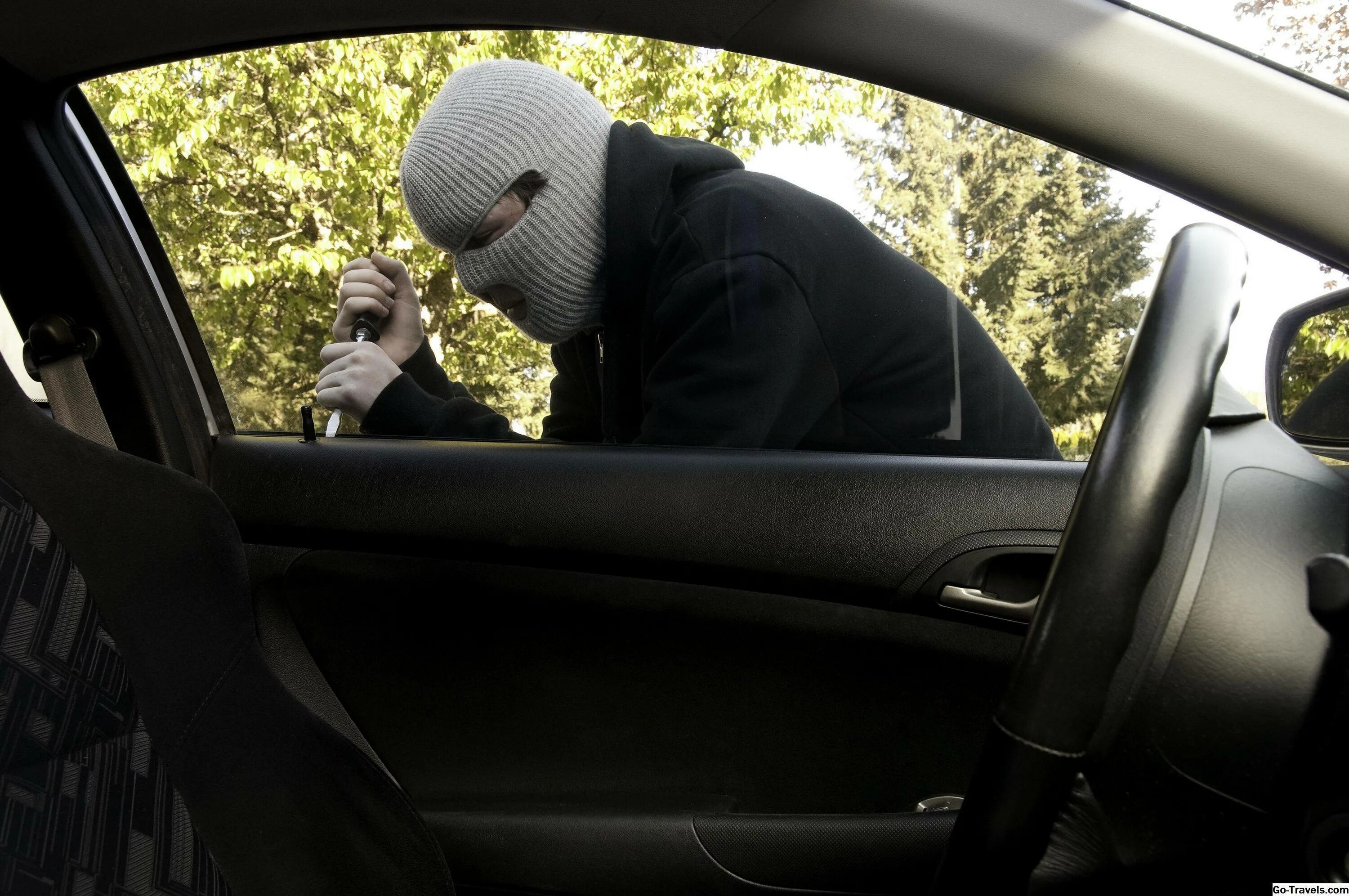 Сканер для угона автомобилей. Угонщики автомобилей. Кража из машины. Угонщик авто. Ключ автомобильный.